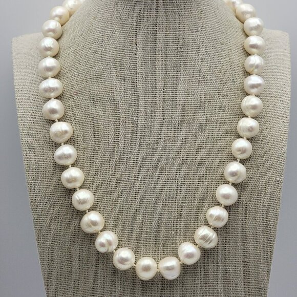 Jewelry - Large Freshwater Pearl Necklace 19 Inch White Silver Tone Magnetic Clasp 12.7mm